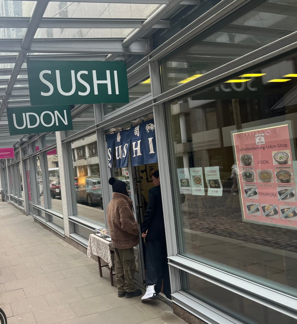 So etwas habe ich in Hamburg noch nicht gesehen. #Sushi #Udon